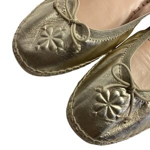 Kate Spade Clubhouse Gold Espadrille Flats‎ Flower Detail Slip On Shoes Size 9